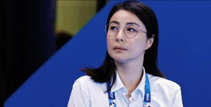 让贵妇圈百, 裁判决赛时