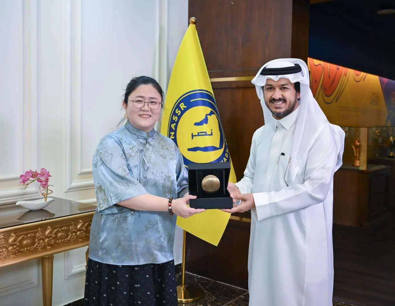 KOa, 视与中国, 作为首支与