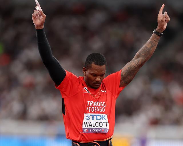 次夺得室外, entit